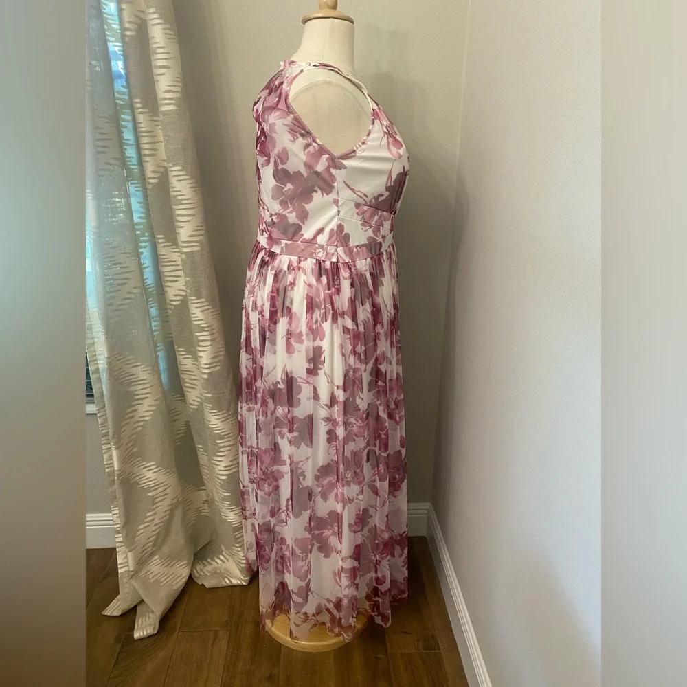 2x Plus Dress 🩷🤍 - Picture 4 of 5